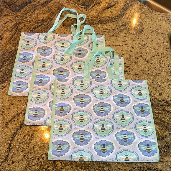 TJ Maxx | Set of 3 Reusable Totes in Cute Bee 🐝 Print - Picture 1 of 3